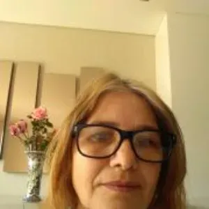 Empregada de limpeza . Babysitter.