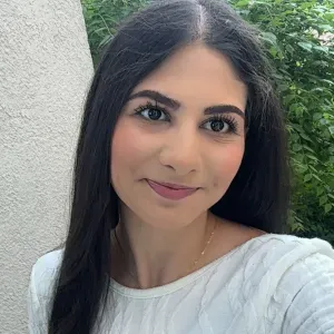 Zuverlässige und liebevolle Babysitterin aus Stuttgart