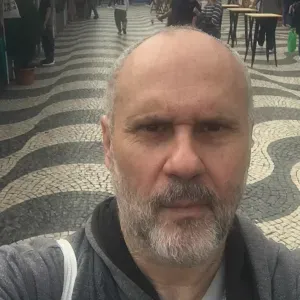 Empregado de Limpeza e Serviço de Refeições ( cozinha ) 