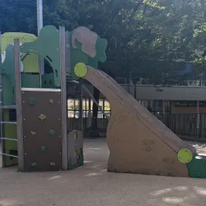 Baby-sitter disponible à Albertville