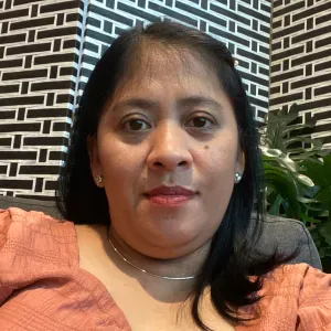 Experienced Babysitter in Paris