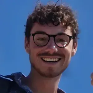Kinou? Un nounou pas si fou ! 