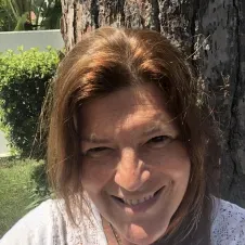 Babysitter / Nanny - experiência e referências 