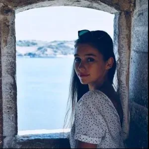 Garde d'enfant, activités, bienveillance et sécurité.