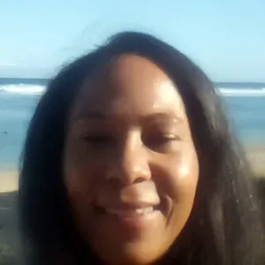 Baby-sitter expérimentée dans le Sud Réunion 