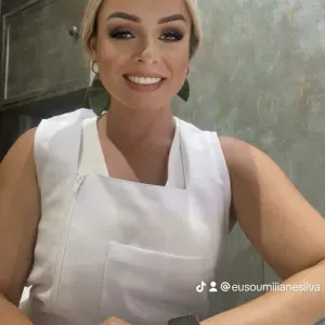 Empregada de limpeza em Lourinhã, atenta aos pormenores.