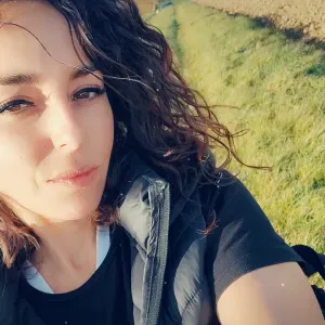 Femme de ménage conviviale' travail avec rigueur et propreté