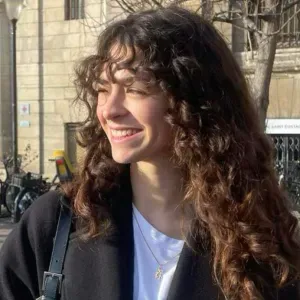 Baby-sitter pour soirs et week-ends 