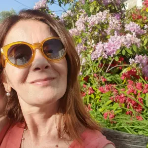 Procura-se empregada doméstica 