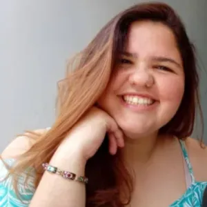 Baby-sitter expérimentée en recherche des gardes