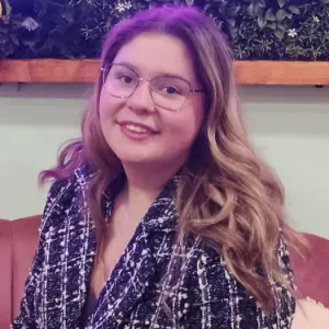 Con familiares y amigos en sus casa en