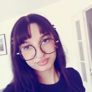 Baby-sitter sérieuse et disponible à Tullins-Fures