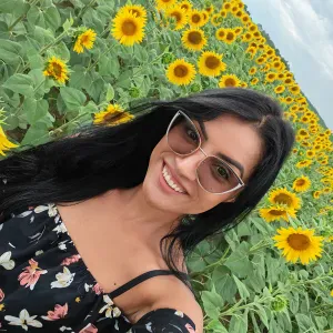 Garde d'enfants sérieuse, multilingue et avec véhicule