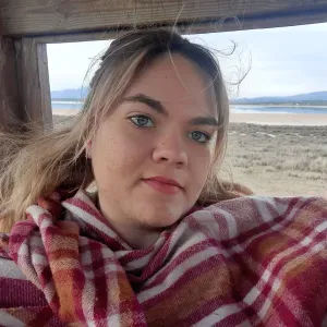 Femme proposant ses services pour l'entretien de la maison