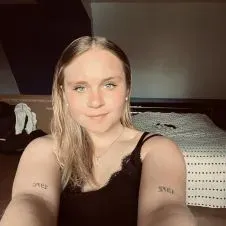 baby-sitter et créatrice de sourires