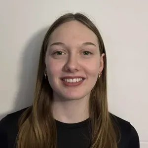 Baby-sitter sérieuse et disponible sur guines et alentours 