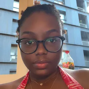 Baby-sitter disponible et flexible à Paris