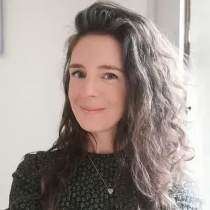 Baby-sitter expérimentée et maman de 2 enfants