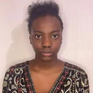Baby-sitter expérimentée disponible à Orléans