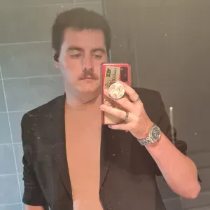 Baby-sitter disponible à Vierzon.