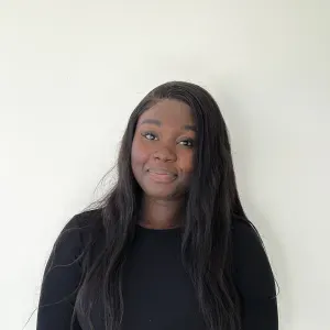 Babysitteur douce créative et souriante 