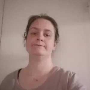 Nounou douce et fiable pour le bien-être de vos enfants 