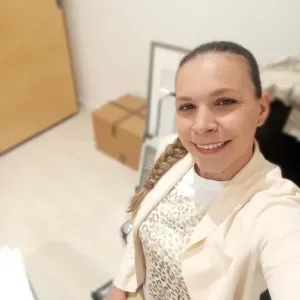 Adetta alle pulizie di appartamenti oppure case