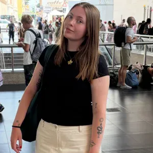 Babysitter søger job ved siden af pædagogstudie