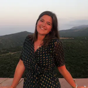 Baby sitter femme pour été 2026 à Paris 