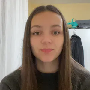 Baby-sitter aux alentours de voiron 