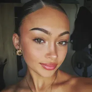 Étudiante volontaire pour aides aux devoirs 