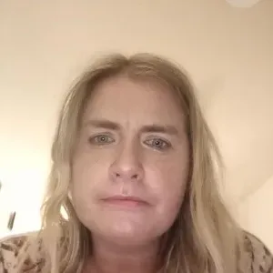 Baby-sitter avec une grande joie de étais