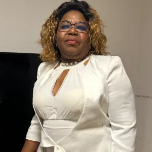 Femme de ménage responsable À Lisbon-Portugale 