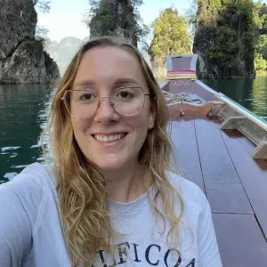  Baby-sitter sérieuse et dynamique, avec le sourire