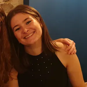 Étudiante diplômé du baccalauréat