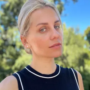 Je cherche un baby-sitter, tu peux venir à  la maison