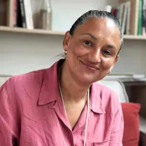 Femme de ménage et aidé soignante