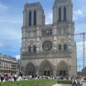 Responsible housekeeper / householder in Paris