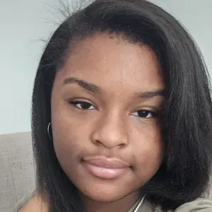 Experienced babysitter in Bromley