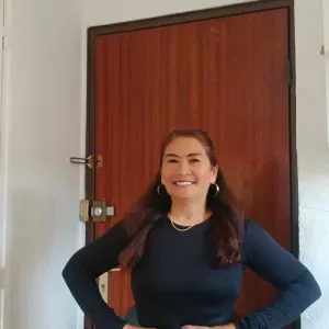 4 childrens to look afer preparing meals menage, cooking etc