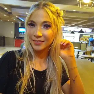 Empregada de limpeza, responsável e cuidadosa.