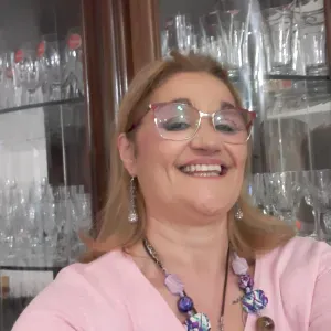 Procuro trabalho tempo inteiro