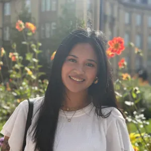 Experienced English-Speaking Nanny with 5 Years' Experience