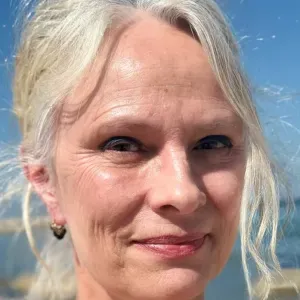 Baby-sitter expérimentée, 30 ans professeur des écoles 