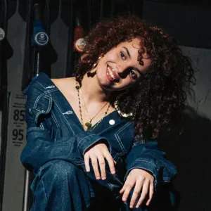 Baby sitter ( et animatrice ) DISPONIBLE À PARIS !!!