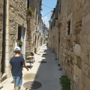 Sorties d'école (garçon de 9 ans)
