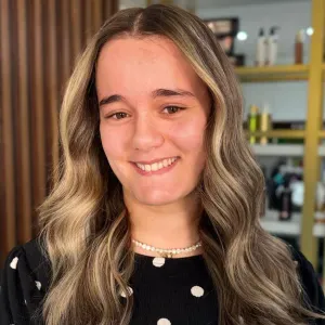 Babysitter com empenho no desenvolvimento global da criança