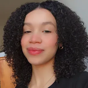 Baby-sitter expérimentée et attentionnée 