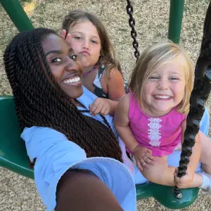 Baby-sitter expérimentée - fiable, dynamique & good vibes 