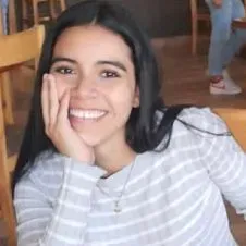 Nayeli tu mejor amiga y canguro